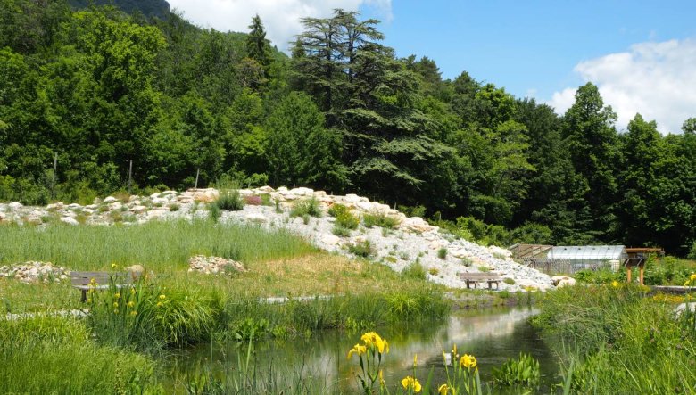 image Charance.jpg (0.3MB)
Lien vers: http://www.jardinalp.fr/?GapCharance